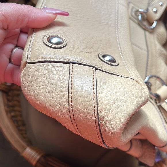 Coach Penelope Cream Ivory Leather Shoulder Hang Bag Style # 13164 - Picture 4 of 7
